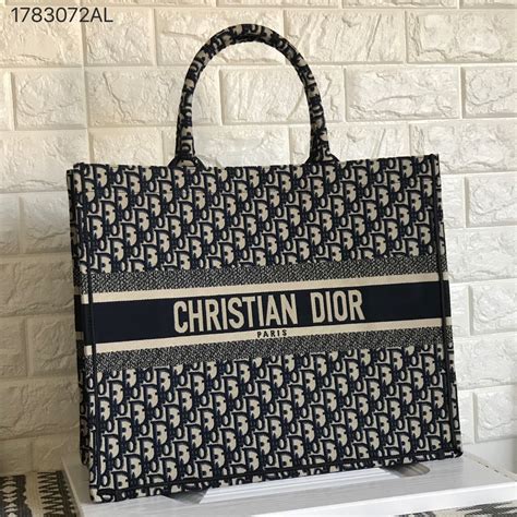 cartera christian dior original|bolso Dior online.